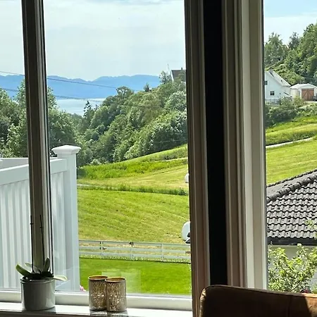 Villa Stor Enebolig Naer Badestrand Osøyro